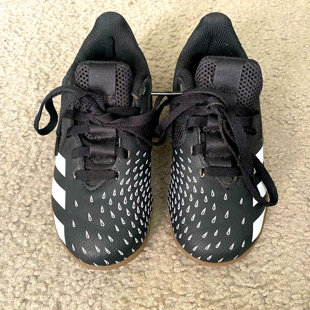 Adidas Predator Freak Kids Indoor Soccer Shoes, Size 11